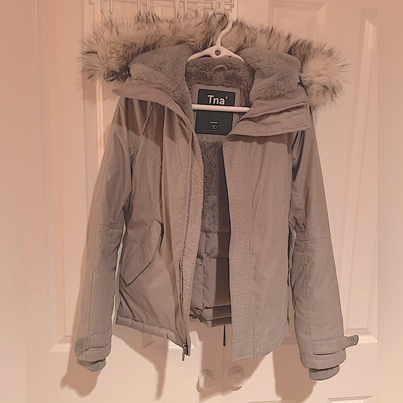 TNA New Summit Jacket from Aritzia … like new! - Picture 2 of 16